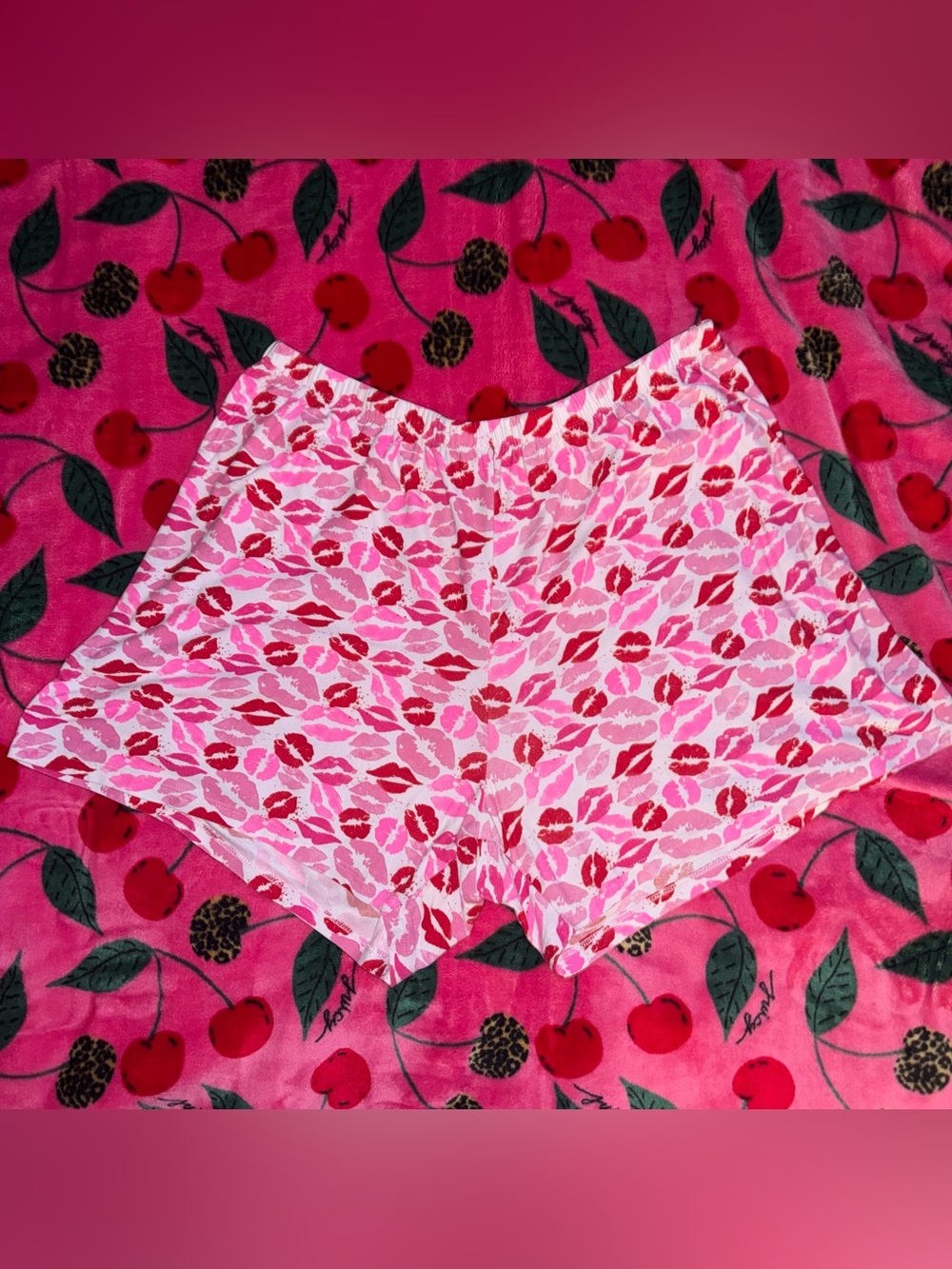 🔥5/$25🔥 Pink Just Be Lip-Print Lounge Shorts Size 1XL Preowned